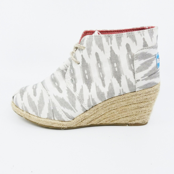 Toms Womens Desert Wedge White Gray Geometric Shoe - Picture 2 of 8